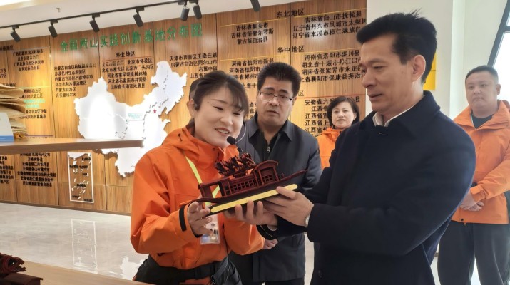 3月10日，甘肃文旅集团党委书记、董事长叶剑芳前往武威实地调研玛岈水厂、八步沙“两山”实践基地、武威实训基地等区域公司运营发展情况，现场解决问题，部署重点工作。集团党委委员、副总经理郭子文、相关部门负