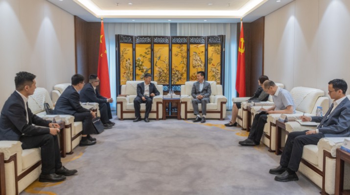 5月13日上午，集团党委书记、董事长叶剑芳与到访的工商银行甘肃省分行党委委员、副行长、兰州分行行长王建华一行举行座谈，双方就巩固良好合作基础、推动银企合作再上新台阶进行深入交流。集团副总经理谢昕，双方