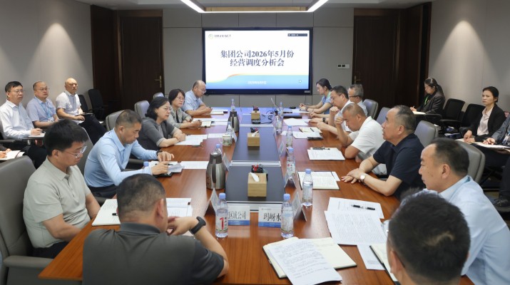 6月9日，甘肃文旅集团召开2026年5月份生产经营分析会，全面复盘1-5月生产经营运行情况，深入剖析突出问题与短板，统筹安排部署6月份及暑期重点工作。集团党委副书记、总经理马文玫主持会议并讲话。会议指